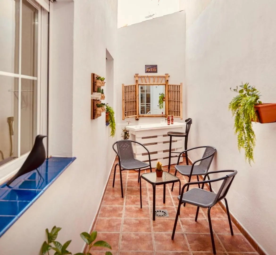 New Gr0-Flat With Private Backyard In Malaga Center contacts